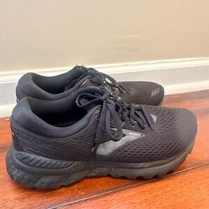 Brooks Women’s Black and Grey Running Shoes